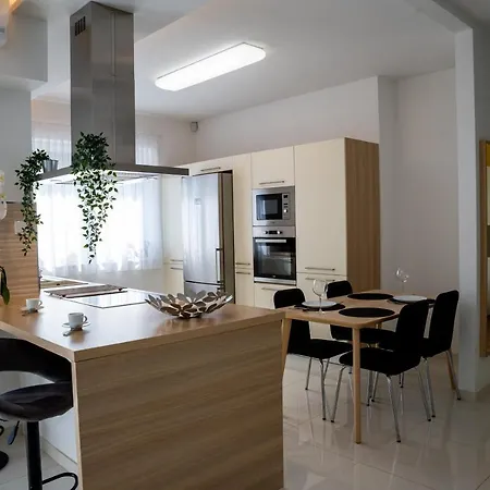 Sunshine With Free Parking * Győr