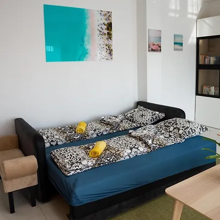 Sunshine With Free Parking Apartment *