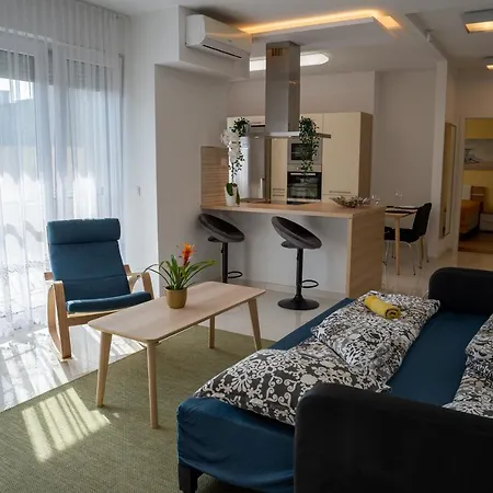 Sunshine With Free Parking * Győr